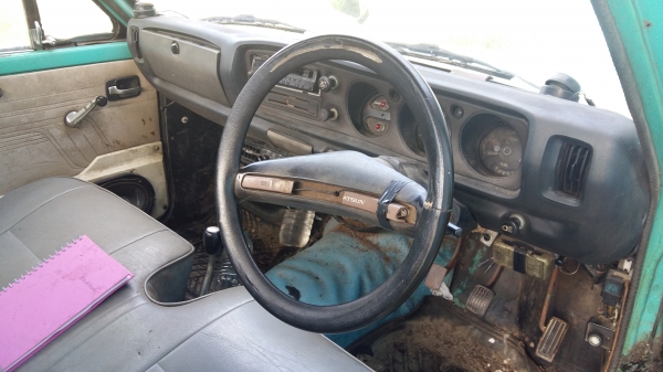 ขายรถใช้งาน dutsun เครื่องดีเซล 2000 cc.