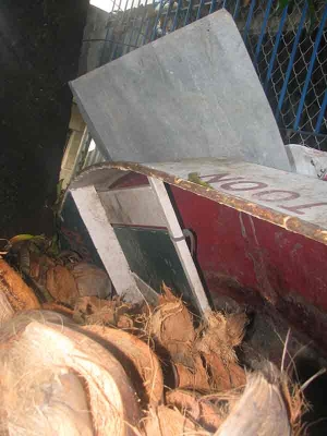 ขายเรือพายเหล็กตามสภาพนั่งได้ 2 คนหัวแหลมท้ายแหลม สภาพใช้งานได้เลย