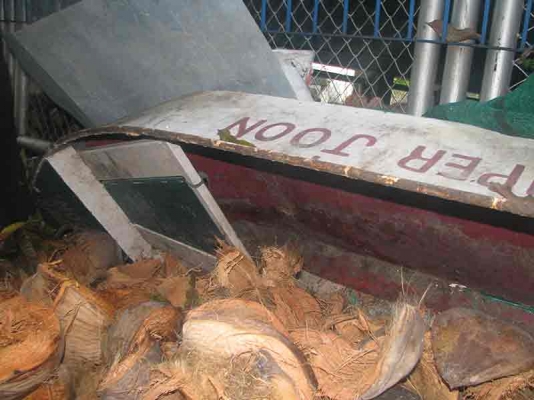 ขายเรือพายเหล็กตามสภาพนั่งได้ 2 คนหัวแหลมท้ายแหลม สภาพใช้งานได้เลย