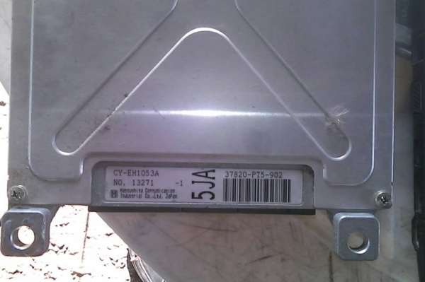 กล่องเครื่องHONDA F20 ขายถูกๆ 1,800 0892095791 บอย