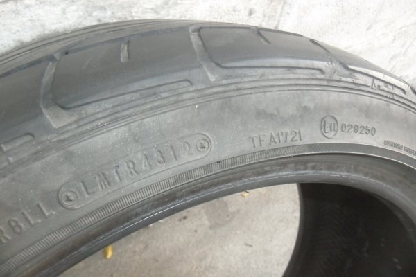 ยาง DUNLOP 235/40R18ปี12 สวยๆ 1 คู่ ราคา 1500 บาท