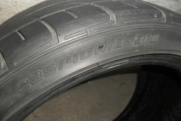 ยาง DUNLOP 235/40R18ปี12 สวยๆ 1 คู่ ราคา 1500 บาท