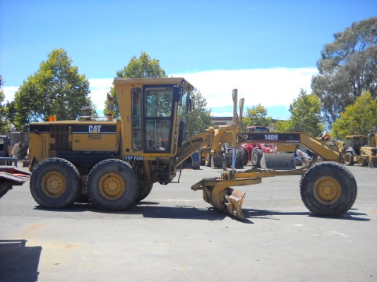 รถเกรด 140H ซีเรียลAPM01620 8,137ชม. ปี2004 พร้อมSCARIFIER มือ1 Stockอเมิรกาครับ