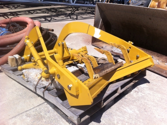 รถเกรด 140H ซีเรียลAPM01620 8,137ชม. ปี2004 พร้อมSCARIFIER มือ1 Stockอเมิรกาครับ