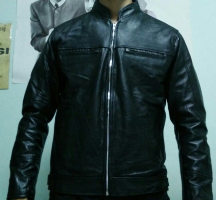 จำหน่ายเสื้อหนังแท้ มีหลายแบบหลายขนาดครับ