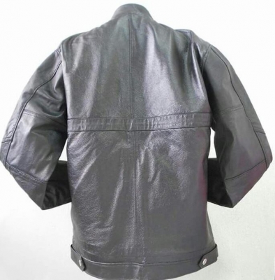 จำหน่ายเสื้อหนังแท้ มีหลายแบบหลายขนาดครับ