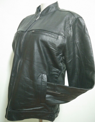 จำหน่ายเสื้อหนังแท้ มีหลายแบบหลายขนาดครับ