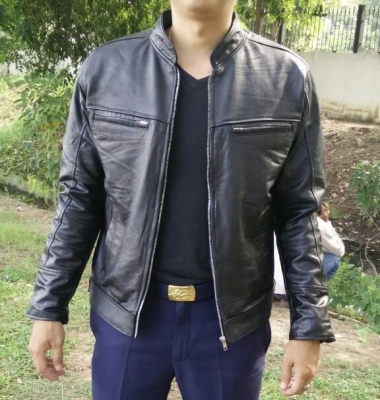 จำหน่ายเสื้อหนังแท้ มีหลายแบบหลายขนาดครับ