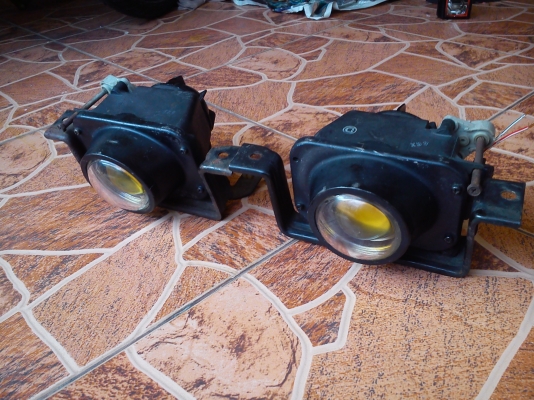 ไฟตัดหมอก โปรเจคเตอร์ เลนส์สีเหลือง