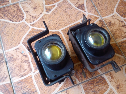 ไฟตัดหมอก โปรเจคเตอร์ เลนส์สีเหลือง