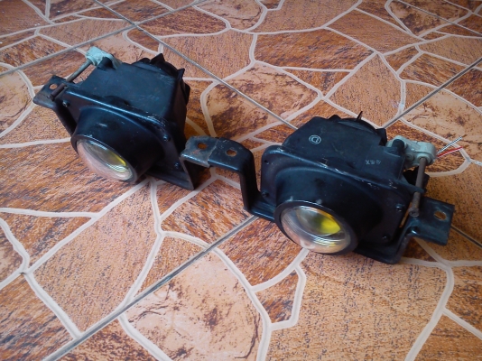 ไฟตัดหมอก โปรเจคเตอร์ เลนส์สีเหลือง