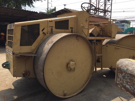 ขายด่วนรถบด3ล้อเหล็ก SAKAI R2 พร้อมใช้งาน เล่มทะเบียน