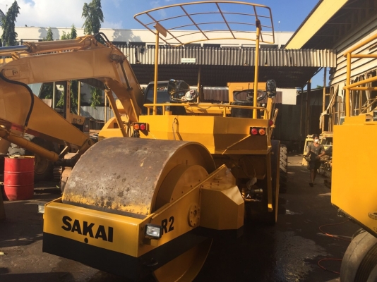ขายด่วนรถบด3ล้อเหล็ก SAKAI R2 พร้อมใช้งาน เล่มทะเบียน