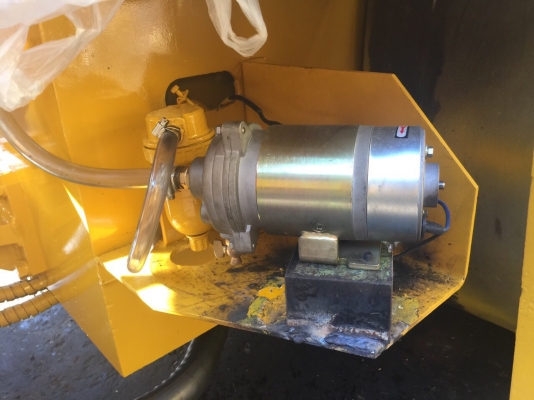 ขายด่วนรถบด3ล้อเหล็ก SAKAI R2 พร้อมใช้งาน เล่มทะเบียน