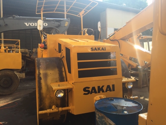 ขายด่วนรถบด3ล้อเหล็ก SAKAI R2 พร้อมใช้งาน เล่มทะเบียน