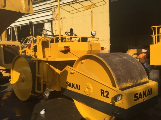 ขายด่วนรถบด3ล้อเหล็ก SAKAI R2 พร้อมใช้งาน เล่มทะเบียน