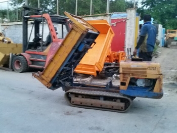 รถบรรทุกตีนตะขาบ KUBOTA เครื่องดีเชล แทร็กยาง ยกดั้มได้ครับ เก่าญี่ปุ่นแท้ ชมวีดีโอได้ครับ
