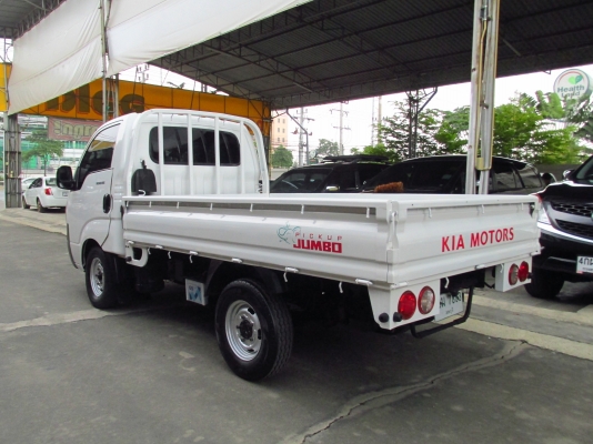 ฟรีดาวน์ ผ่อนสบาย3000/เดือน KIA LUMBO ปี05  สนใจโทรหาตุ๊กตาเลยจ้า