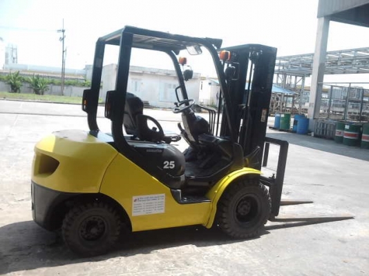 รถ Forklift Komatsu FD25T-17