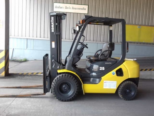 รถ Forklift Komatsu FD25T-17 รถ Forklift Komatsu FD25T-17