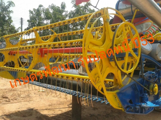 รถเกี่ยวข้าว เกษตรพัฒนา รุ่นปลดหนี้ ปี53 อุ้มปรับระดับ 2.5ตัน โซ่ดี แทรก48ใบ มอเตอร์ใหญ่ เพลาใหญ่ ปากเกี่ยว3.30เมตร เครื่องISUZU 6HE1 TURBO พร้อมใช้ เอกสารใบแจ้งจำหน่ายจากบริษัทเกษตรพัฒนา ดูรถที่ อ.ประทาย จ.นครราชสีมา (ราคา790000บาท) TEL 0857698049 088711