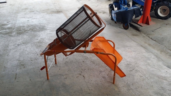 เครื่องทำความสะอาดข้าวเปลือก สินค้าใหม่มือ 1 ญี่ปุ่น สภาพสวยพร้อมใช้งาน เป็นระบบมือหมุน