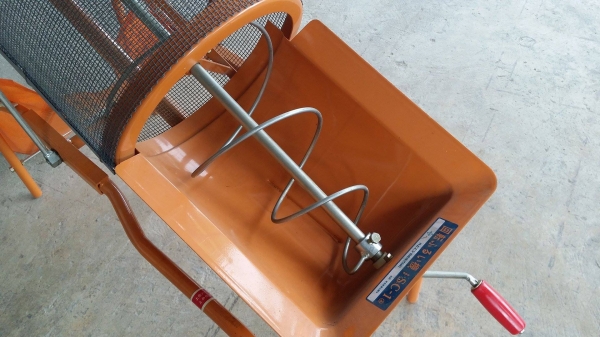 เครื่องทำความสะอาดข้าวเปลือก สินค้าใหม่มือ 1 ญี่ปุ่น สภาพสวยพร้อมใช้งาน เป็นระบบมือหมุน