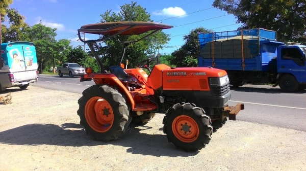 ขายรถไถ KUBOTA L3408 สภาพดีสวยๆพร้อมใช้งาน พร้อมอุปกรณ์ 1 ชิ้น ผานพรวน