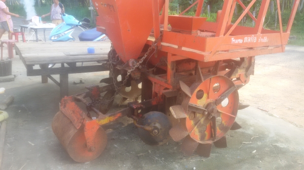 เครื่องปลูกอ้อยกลกิจร่องคู่ 33000