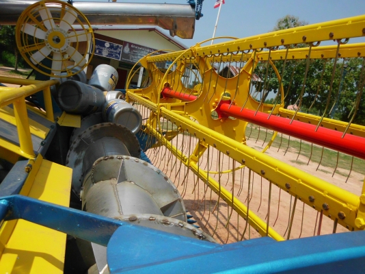 ขายรถเกี่ยวข้าวเกษตรพัฒนา ไอ้หนุ่มไวไฟปี53 อุ้ม2.5ตัน เครื่อง195เทอร์โบ ปั้มอิตั้น22 ตัวเดิน10เพลาใหญ่ รถพร้อมใช้งาน