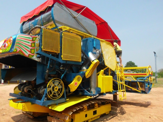 ขายรถเกี่ยวข้าวเกษตรพัฒนา ไอ้หนุ่มไวไฟปี53 อุ้ม2.5ตัน เครื่อง195เทอร์โบ ปั้มอิตั้น22 ตัวเดิน10เพลาใหญ่ รถพร้อมใช้งาน