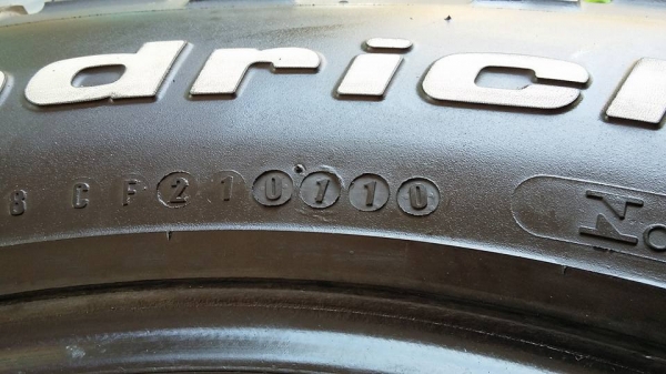 ขายครับยางลุย BF KM2 ขนาด 265/75/16 สัก 1 ชุดลองดูครับ ขายครับยางลุย BF KM2 ขนาด 265/75/16 สัก 1 ชุดลองดูครับ