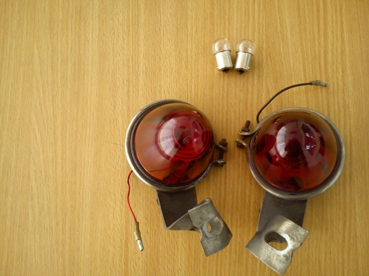 ไฟญี่ปุ่นสีแดง ไฟทรงกลมแนวรถคลาสสิค