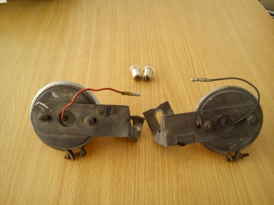 ไฟญี่ปุ่นสีแดง ไฟทรงกลมแนวรถคลาสสิค