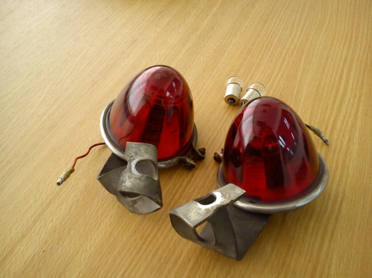 ไฟญี่ปุ่นสีแดง ไฟทรงกลมแนวรถคลาสสิค