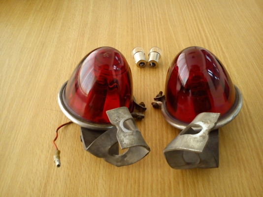 ไฟญี่ปุ่นสีแดง ไฟทรงกลมแนวรถคลาสสิค