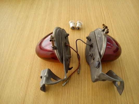 ไฟญี่ปุ่นสีแดง ไฟทรงกลมแนวรถคลาสสิค