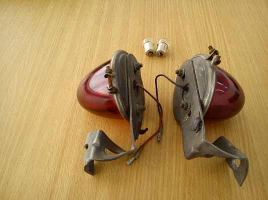 ไฟญี่ปุ่นสีแดง ไฟทรงกลมแนวรถคลาสสิค