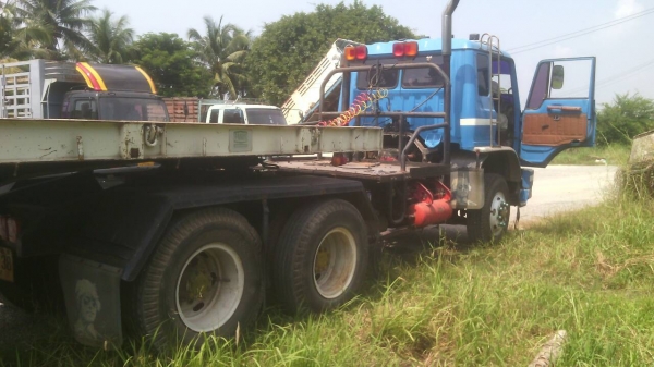 หัวลาก HINO. เครื่องEK100 260แรงม้า สภาพดีแอร์เย็น สนใจติดต่อ 0835601591 หรือ 0903494058