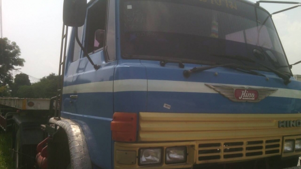 หัวลาก HINO. เครื่องEK100 260แรงม้า สภาพดีแอร์เย็น สนใจติดต่อ 0835601591 หรือ 0903494058