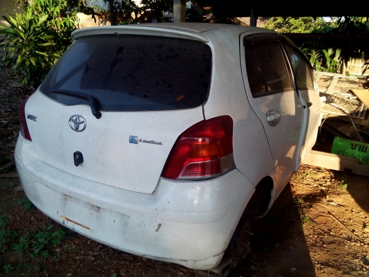Toyota yaris รุ่น E Limied ปี 2008 สีขาว