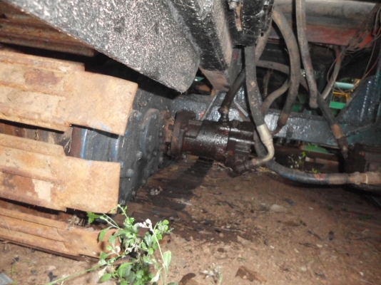 ขายรถเกี่ยวข้าววิชาญ อุ้ม2.5ตัน เครื่อง 195แรงม้า ปั้มไดกิ้น22 ตัวเดิน 10 ใช้เกี่ยวข้าวทุกปี รถขายตามสภาพ