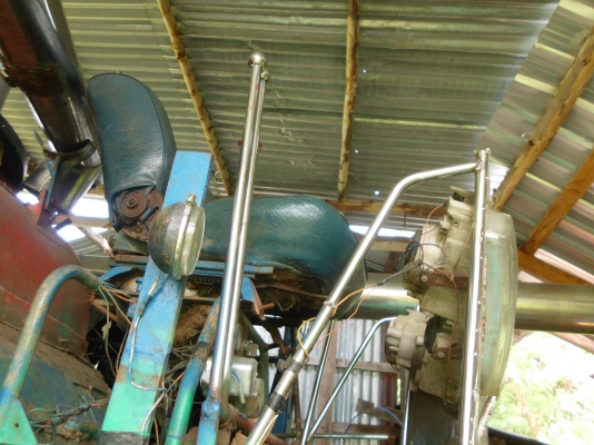 ขายรถเกี่ยวข้าววิชาญ อุ้ม2.5ตัน เครื่อง 195แรงม้า ปั้มไดกิ้น22 ตัวเดิน 10 ใช้เกี่ยวข้าวทุกปี รถขายตามสภาพ