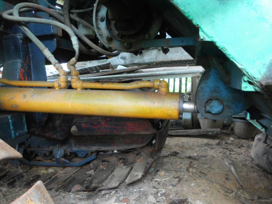 ขายรถเกี่ยวข้าววิชาญ อุ้ม2.5ตัน เครื่อง 195แรงม้า ปั้มไดกิ้น22 ตัวเดิน 10 ใช้เกี่ยวข้าวทุกปี รถขายตามสภาพ