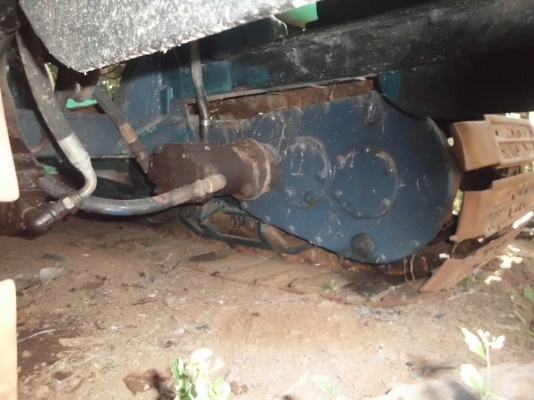 ขายรถเกี่ยวข้าววิชาญ อุ้ม2.5ตัน เครื่อง 195แรงม้า ปั้มไดกิ้น22 ตัวเดิน 10 ใช้เกี่ยวข้าวทุกปี รถขายตามสภาพ