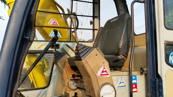 ขายด่วนรถแม็คโครKOBELCOSK120MARK///มาร์ทีชั่วโม่งทำงานน้อยมีลายหัวกระเเทก รถนอกนำเข้าไม่เคยใช้งานในเมืองไทยเลย