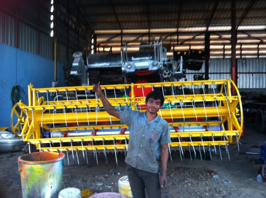 ขายรถเกี่ยวข้าว ส.ทวีอุ้ม 520000 บาท