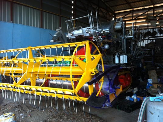 ขายรถเกี่ยวข้าว ส.ทวีอุ้ม 520000 บาท