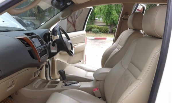 TOYOTA FOTUNER 3.0 V