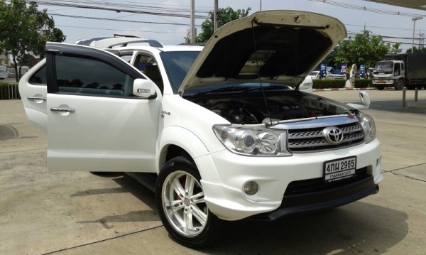 TOYOTA FOTUNER 3.0 V